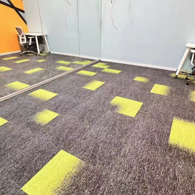 Büro-Custom Loop Farbenfrohe Nylon Teppichfliese mit PE-Hintergrund und 100% BCF Gesichtsfaser