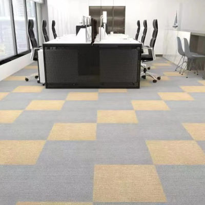 Modularer Teppich für Büroräume Luxus abnehmbare Teppichfliesen 50x50 mit einfachen Schleife Stapel