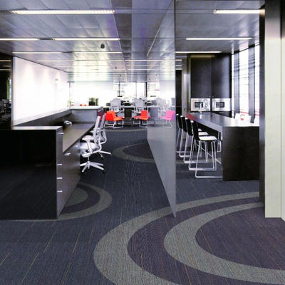 Quadratische PE-Nylon-Teppichfliesen 50x50 für Geschäftsbüro in modularem Design