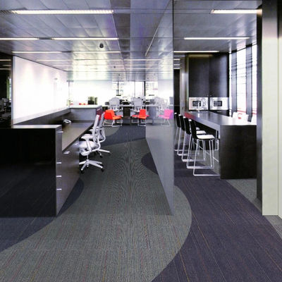 Quadratische PE-Nylon-Teppichfliesen 50x50 für Geschäftsbüro in modularem Design