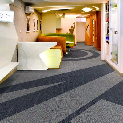 Quadratische PE-Nylon-Teppichfliesen 50x50 für Geschäftsbüro in modularem Design