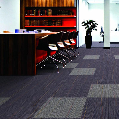 Quadratische PE-Nylon-Teppichfliesen 50x50 für Geschäftsbüro in modularem Design